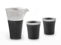 Sake Set Suzune L, 1 Karaffe, 2 Becher L -Japanisches Geschirr Geschäft sake set suzune l 1 karaffe 2 becher l 1
